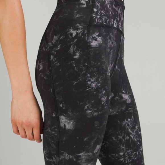 Lululemon Swift Speed High-Rise Tight 28"
🔥Aquila Black Multi. EUC - Picture 4 of 9